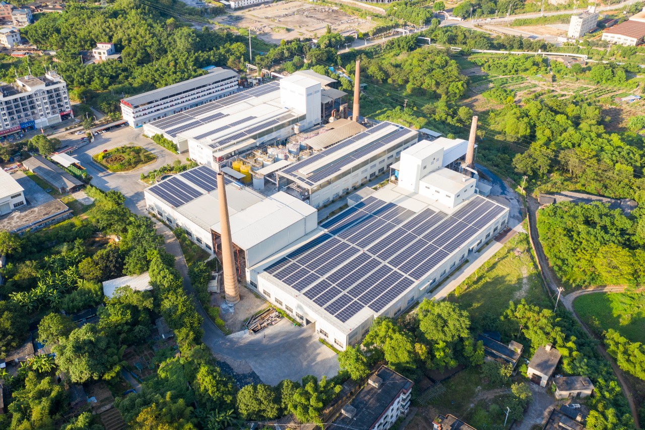 factory-roof-covered-with-solar-photovoltaic-panels-getty-1415596839.jpg